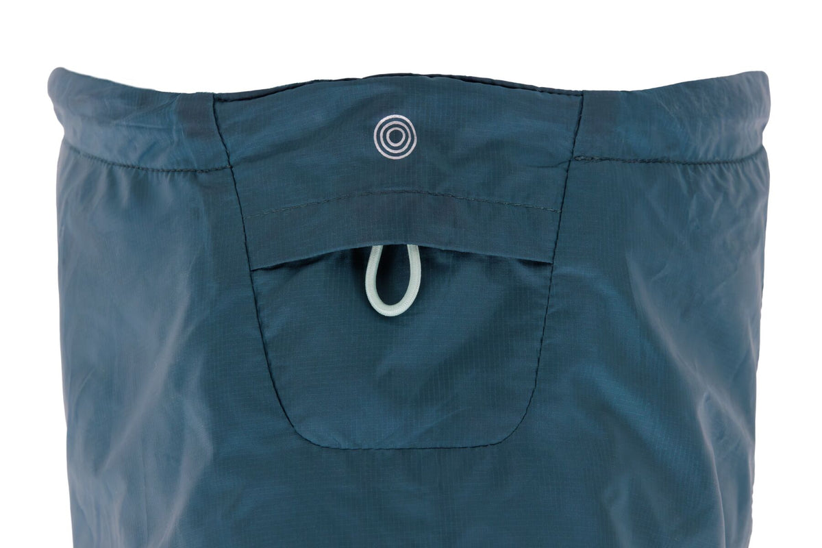Ruffwear Mt. Hoodie Warming Neck Gaiter featuring a close-up of the adjustable collar design in dark blue.